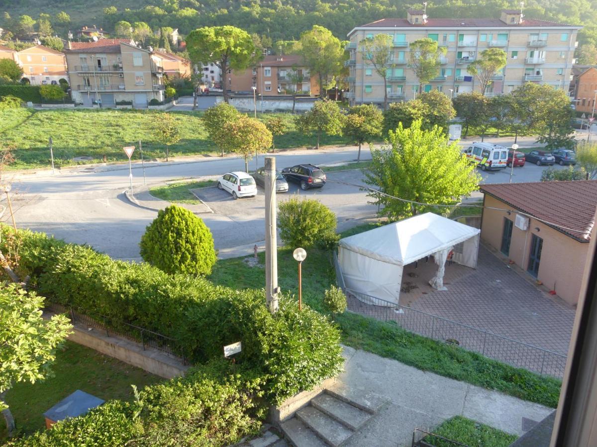 Amadeus Pinolo Appartement Gubbio Buitenkant foto